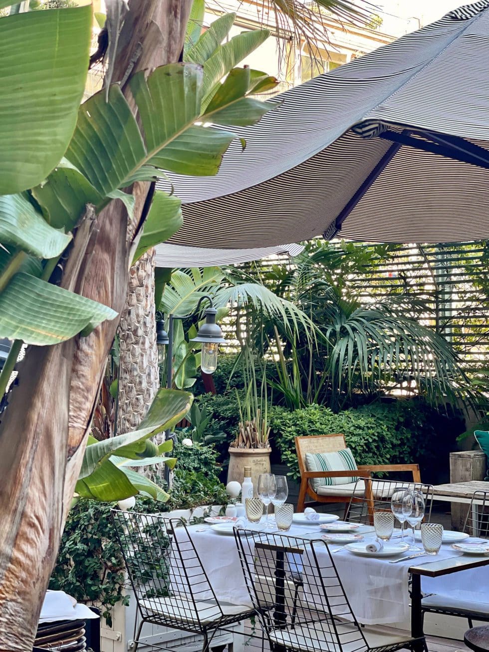 Restaurant Batuar, Metropolitan Oasis in Cotton House Hotel Barcelona