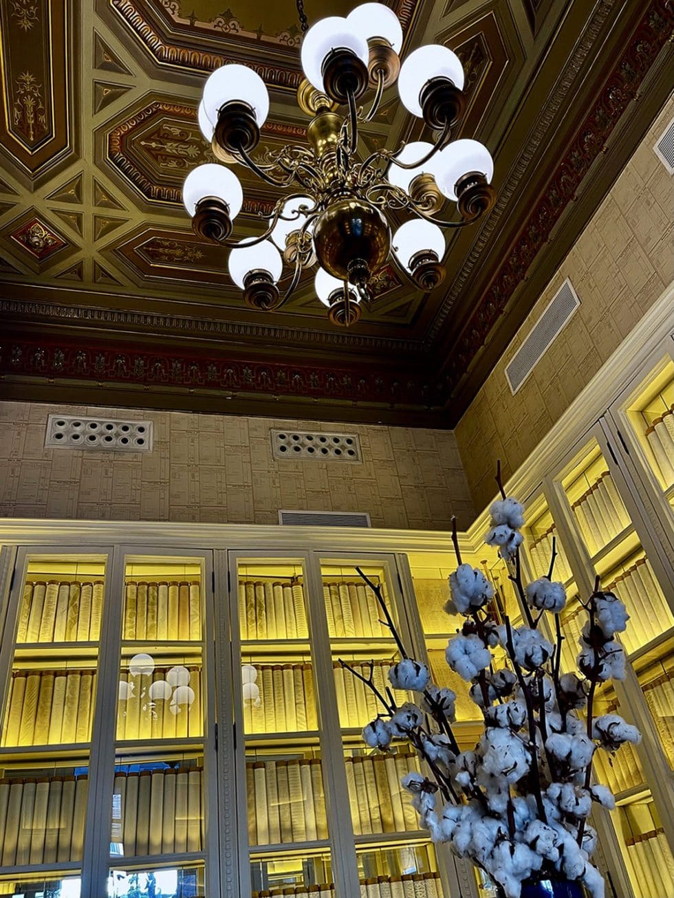 Restaurant Batuar, Metropolitan Oasis in Cotton House Hotel Barcelona